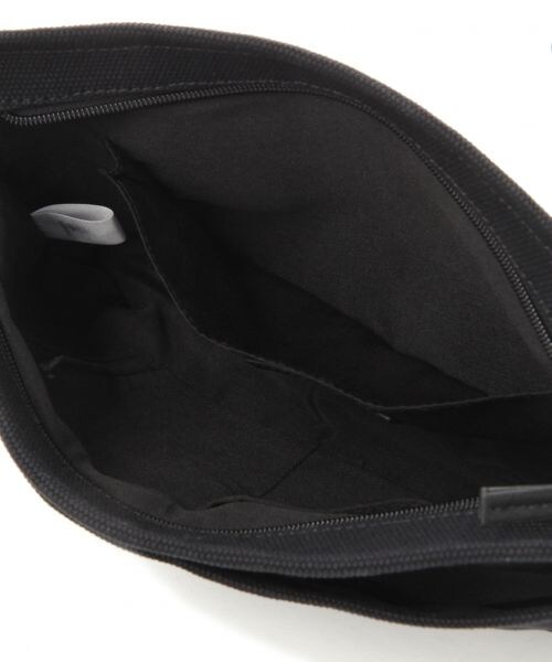 RAGEBLUE（レイジブルー）の「＜2WAY仕様＞キャンバスサコッシュ/クラッチ（バッグ・オフホワイト/ブラック）」の6枚目の写真