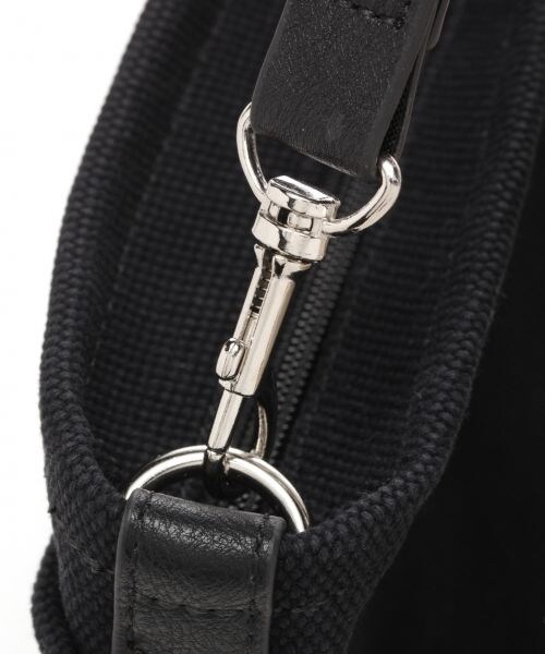 RAGEBLUE（レイジブルー）の「＜2WAY仕様＞キャンバスサコッシュ/クラッチ（バッグ・オフホワイト/ブラック）」の9枚目の写真