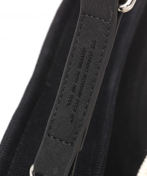 RAGEBLUE（レイジブルー）の「＜2WAY仕様＞キャンバスサコッシュ/クラッチ（バッグ・オフホワイト/ブラック）」の8枚目の写真