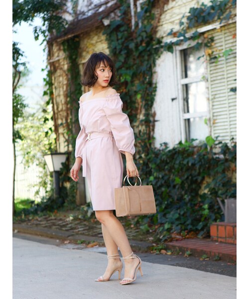 MERCURYDUO（マーキュリーデュオ）の「サッシュベルト付オフショルダーワンピース（ワンピース/ドレス・レディース・アイボリー/ベビーピンク/ミントグリーン・F）」の6枚目の写真