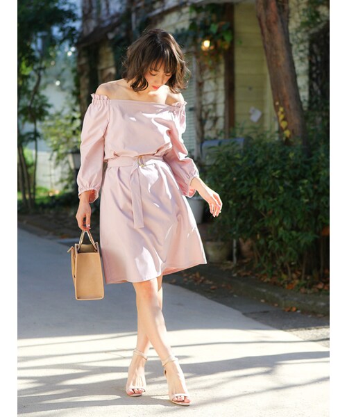 MERCURYDUO（マーキュリーデュオ）の「サッシュベルト付オフショルダーワンピース（ワンピース/ドレス・レディース・アイボリー/ベビーピンク/ミントグリーン・F）」の4枚目の写真