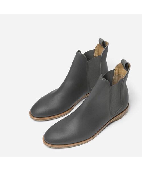 Everlane（エバーレーン）の「The Chelsea Boot（ブーツ・レディース・Camel/Grey/Burgundy/Black・5/5.5/6/6.5/7/7.5/8/8.5/9/9.5/10/10.5/11）」の5枚目の写真
