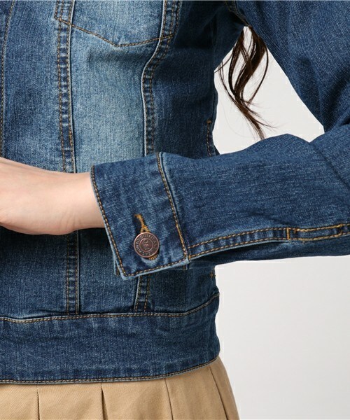 actuel（アクチュエル）の「【ＯandI】ノーカラーデニムＪＫ（デニムジャケット・レディース・ライトブルー/ダークブルー・FREE）」の7枚目の写真