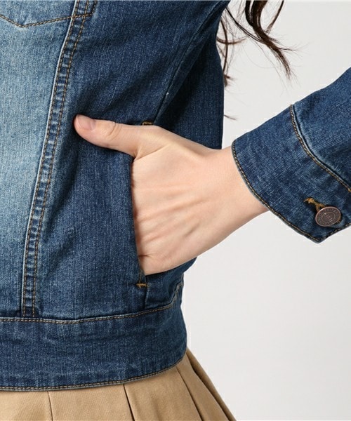 actuel（アクチュエル）の「【ＯandI】ノーカラーデニムＪＫ（デニムジャケット・レディース・ライトブルー/ダークブルー・FREE）」の8枚目の写真