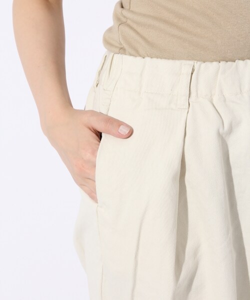 niko and...（ニコアンド）の「綿麻甘撚りタックゆるパンツ（パンツ・キャメル/クリーム/カーキ/ネイビー）」の13枚目の写真