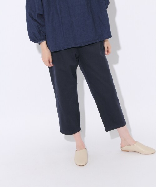 niko and...（ニコアンド）の「綿麻甘撚りタックゆるパンツ（パンツ・キャメル/クリーム/カーキ/ネイビー）」の5枚目の写真