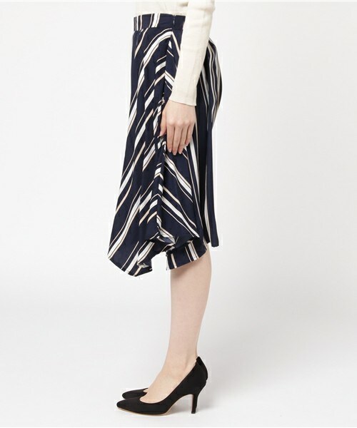 INTERPLANET（インタープラネット）の「ストライプアシメサーキュラーパンツ（その他パンツ・レディース・オフホワイト/ネイビー・FREE）」の4枚目の写真