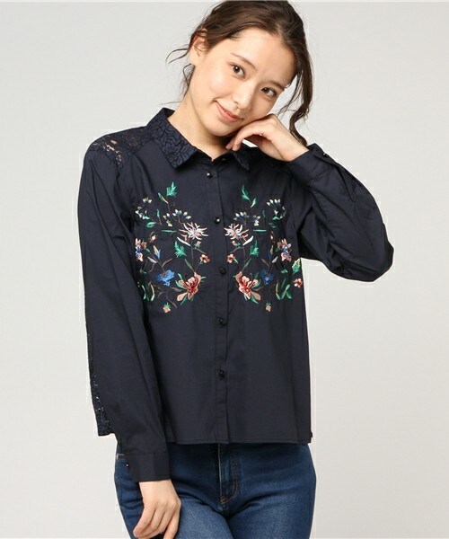 INTERPLANET WINGS（インタープラネットウィング）の「【OP】刺繍×ｺｰﾄﾞﾚｰｽｼｬﾂ（シャツ/ブラウス・レディース・オフホワイト/ネイビー・FREE）」の2枚目の写真