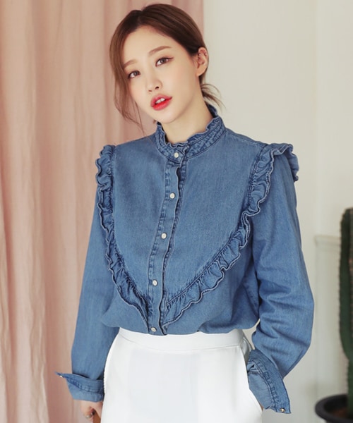 DHOLIC（ディーホリック）の「フリルディテールバンドカラーデニムブラウス（シャツ/ブラウス・レディース・FREE）」の2枚目の写真