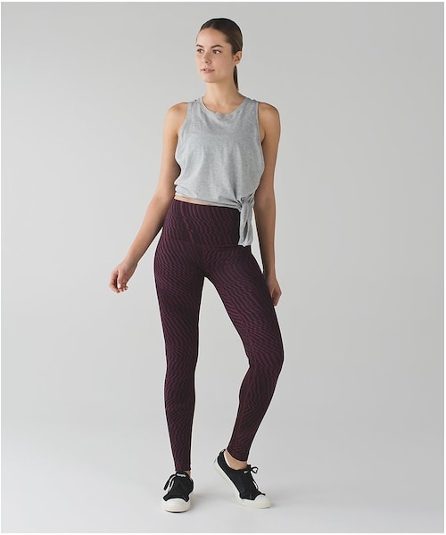 Lululemon Athletica（ルルレモンアスレティカ）の「Wunder Under Pant (Hi-Rise) *Full-On Luon（その他パンツ・レディース・black/shifted horizon red grape black/static blossom multi・2/4/6/8/10/12）」の2枚目の写真