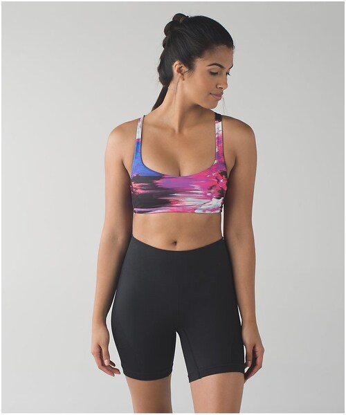 Lululemon Athletica(ルルレモンアスレティカ)の「Free To Be Bra(ブラ&ショーツ・レディース・black/white/raspberry/lullaby/sea mist/boom juice/narrow bold stripe black angel wing/gra/clouded dreams multi/white/pigment wind white multi/white/flashback static caspian blue jewelled/poppy petals dark slate black/black/dandy digie porcelaine black/porcelaine/blue denim・2/4/6/8/10/12)」の7枚目の写真
