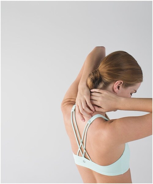 Lululemon Athletica(ルルレモンアスレティカ)の「Free To Be Bra(ブラ&ショーツ・レディース・black/white/raspberry/lullaby/sea mist/boom juice/narrow bold stripe black angel wing/gra/clouded dreams multi/white/pigment wind white multi/white/flashback static caspian blue jewelled/poppy petals dark slate black/black/dandy digie porcelaine black/porcelaine/blue denim・2/4/6/8/10/12)」の22枚目の写真