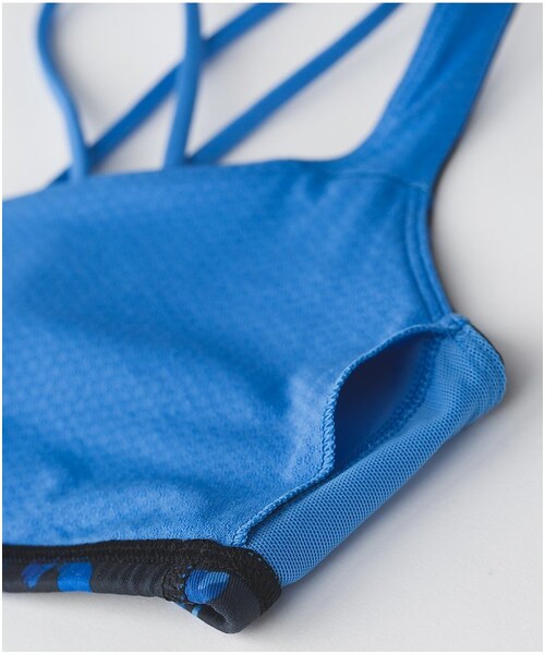 Lululemon Athletica(ルルレモンアスレティカ)の「Free To Be Bra(ブラ&ショーツ・レディース・black/white/raspberry/lullaby/sea mist/boom juice/narrow bold stripe black angel wing/gra/clouded dreams multi/white/pigment wind white multi/white/flashback static caspian blue jewelled/poppy petals dark slate black/black/dandy digie porcelaine black/porcelaine/blue denim・2/4/6/8/10/12)」の18枚目の写真