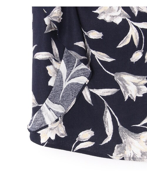 laboratory work(ラボラトリーワーク)の「ユリ柄フリルブラウス(トップス・レディース・オフホワイト系/ネイビー系・M)」の6枚目の写真