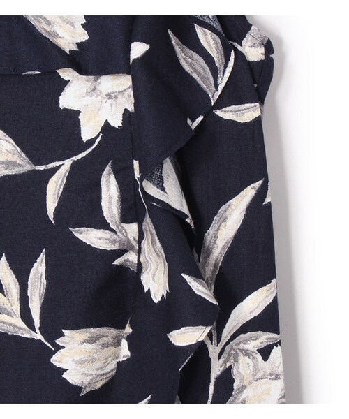 laboratory work(ラボラトリーワーク)の「ユリ柄フリルブラウス(トップス・レディース・オフホワイト系/ネイビー系・M)」の9枚目の写真