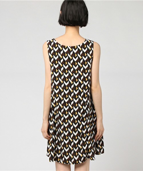 archives（アルシーヴ）の「幾何学柄Ａラインワンピース（ワンピース・レディース・ブラック/ネイビー・MEDIUM）」の5枚目の写真