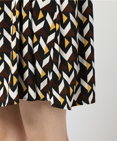 archives（アルシーヴ）の「幾何学柄Ａラインワンピース（ワンピース・レディース・ブラック/ネイビー・MEDIUM）」の8枚目の写真