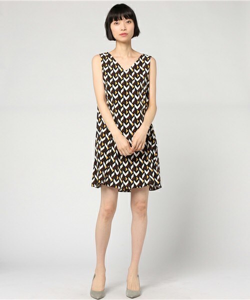 archives（アルシーヴ）の「幾何学柄Ａラインワンピース（ワンピース・レディース・ブラック/ネイビー・MEDIUM）」の6枚目の写真
