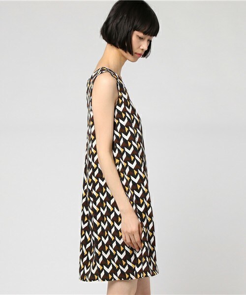 archives（アルシーヴ）の「幾何学柄Ａラインワンピース（ワンピース・レディース・ブラック/ネイビー・MEDIUM）」の4枚目の写真