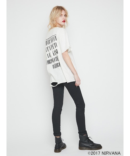 jouetie（ジュエティ）の「ＮＩＲＶＡＮＡクラッシュビッグＴ（トップス・レディース・オフホワイト/ブラック）」の4枚目の写真