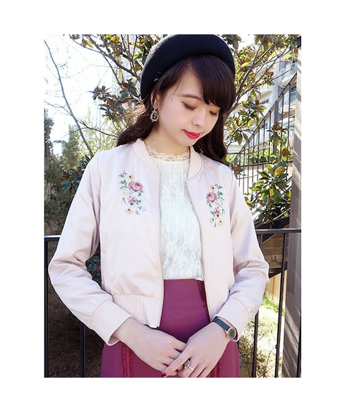 F i.n.t（フィント）の「ローズ刺繍サテンブルゾン/F i.n.t（ブルゾン・レディース・その他）」の2枚目の写真