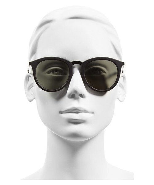 Le Specs（-）の「Women's Le Specs 'No Smirking' 50Mm Round Sunglasses - Black Rubber（サングラス・レディース・Black/Brown・One Size）」の4枚目の写真