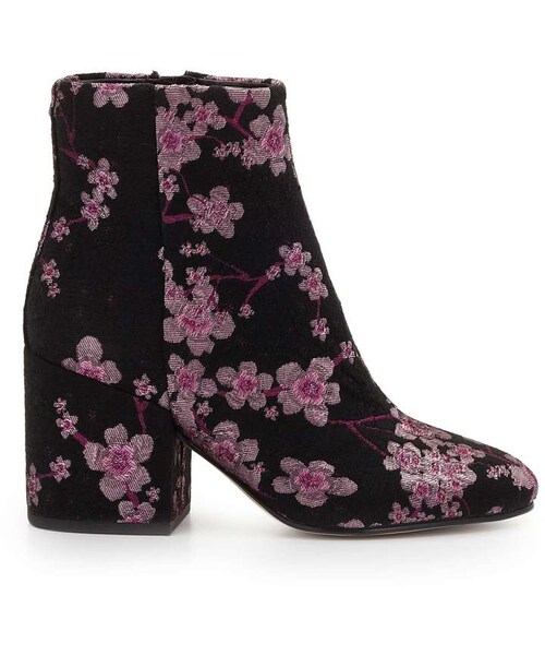 Sam Edelman（サムエデルマン）の「Taye Heeled Ankle Bootie（ブーツ・レディース・Black Leather/Black Suede/Black/Gem Suede/Black/Gold Jacquard/Camel Suede/Cinnamon Suede/Leopard Brahma/Pink Multi Gem/Pink Multi Print・10.0 M  (EU 40.0)/10.5 M  (EU 40.5)/11.0 M  (EU 41.0)/5.0 M  (EU 35.0)/5.5 M  (EU 35.5)/6.0 M  (EU 36.0)/6.5 M  (EU 36.5)/7.0 M  (EU 37.0)/7.5 M  (EU 37.5)/8.0 M  (EU 38.0)/8.5 M  (EU 38.5)/9.0 M  (EU 39.0)/9.5 M  (EU 39.5)）」の7枚目の写真