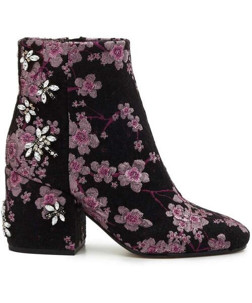 Sam Edelman（サムエデルマン）の「Taye Heeled Ankle Bootie（ブーツ・レディース・Black Leather/Black Suede/Black/Gem Suede/Black/Gold Jacquard/Camel Suede/Cinnamon Suede/Leopard Brahma/Pink Multi Gem/Pink Multi Print・10.0 M  (EU 40.0)/10.5 M  (EU 40.5)/11.0 M  (EU 41.0)/5.0 M  (EU 35.0)/5.5 M  (EU 35.5)/6.0 M  (EU 36.0)/6.5 M  (EU 36.5)/7.0 M  (EU 37.0)/7.5 M  (EU 37.5)/8.0 M  (EU 38.0)/8.5 M  (EU 38.5)/9.0 M  (EU 39.0)/9.5 M  (EU 39.5)）」の6枚目の写真