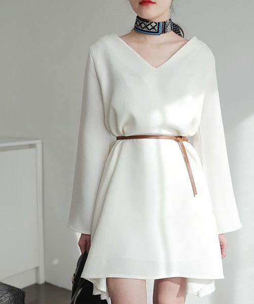 DHOLIC(ディーホリック)の「Vネックベルスリーブシフトワンピース(ワンピース・レディース・FREE)」の2枚目の写真