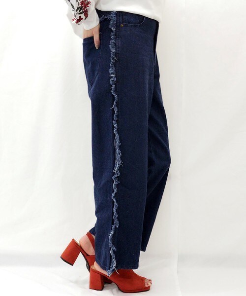 archives（アルシーヴ）の「【WEB限定】フリンジデニムバギーパンツ（デニムパンツ・レディース・ブルー/ネイビー/サックスブルー・MEDIUM）」の2枚目の写真