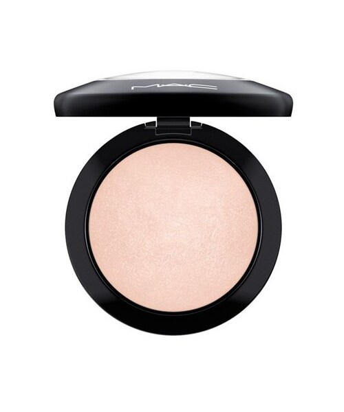 M・A・C(マック)の「MAC 'Mineralize' Skinfinish - Cheeky Bronze(ファンデーション・レディース・Beige/Pink・One Size)」の2枚目の写真