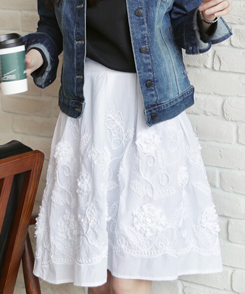 DHOLIC（ディーホリック）の「フラワーディテール刺繍フレアスカート（スカート・レディース・FREE）」の2枚目の写真