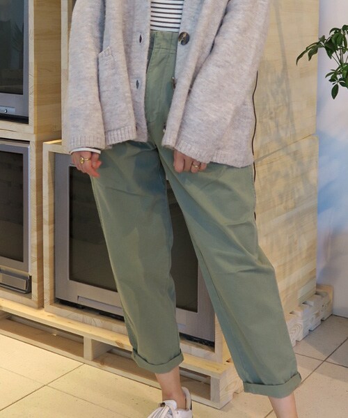 GAP（ギャップ）の「90s プリーツフィットチノ（チノパンツ・レディース・カーキ/オリーブ・0）」の2枚目の写真