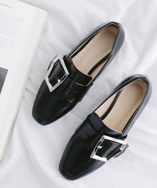 DHOLIC(ディーホリック)の「メタルバックルフラットローファー(その他シューズ・レディース・230/235/240/245/250)」の1枚目の写真