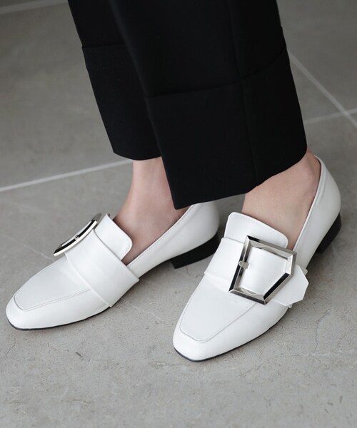 DHOLIC(ディーホリック)の「メタルバックルフラットローファー(その他シューズ・レディース・230/235/240/245/250)」の2枚目の写真