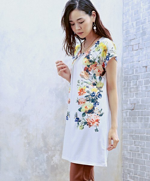 Bou Jeloud（ブージュルード）の「ブライトフラワー　カットチュニック（Tシャツ/カットソー・レディース・A/B/C・FREE）」の3枚目の写真