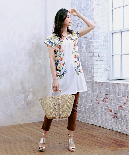 Bou Jeloud（ブージュルード）の「ブライトフラワー　カットチュニック（Tシャツ/カットソー・レディース・A/B/C・FREE）」の6枚目の写真