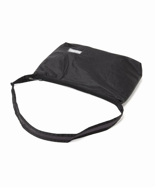 JOURNAL STANDARD(ジャーナルスタンダード)の「MONT-BELL / モンベル : U.L.MONOショルダーL(バッグ・ブラック/フリー/在庫あり)」の4枚目の写真