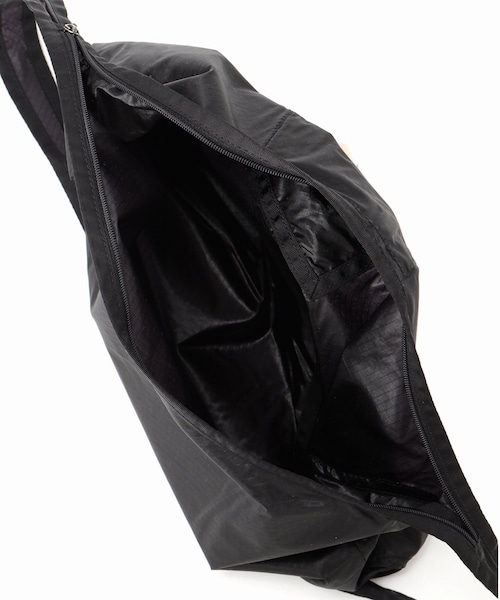 JOURNAL STANDARD(ジャーナルスタンダード)の「MONT-BELL / モンベル : U.L.MONOショルダーL(バッグ・ブラック/フリー/在庫あり)」の6枚目の写真