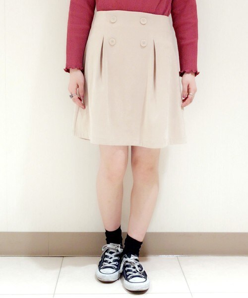 archives（アルシーヴ）の「フロント釦タックスカート（スカート・レディース・ブラック/ベージュ/マスタード・MEDIUM）」の2枚目の写真