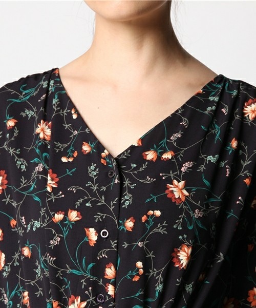 archives（アルシーヴ）の「花柄ガウンワンピース（ワンピース・レディース・オフホワイト/ネイビー・MEDIUM）」の6枚目の写真