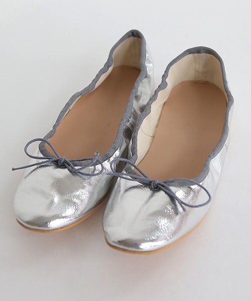 DHOLIC(ディーホリック)の「フェイクレザーリボンポイントフラットシューズ(バレエシューズ・レディース・230/235/240/245/250)」の4枚目の写真