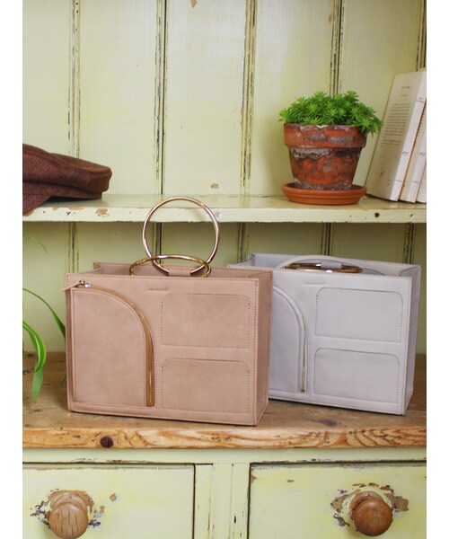 MERCURYDUO(マーキュリーデュオ)の「ポケットメタルハンドル2WayBAG(バッグ・レディース・オフホワイト/ブラック/ベージュ・F)」の4枚目の写真