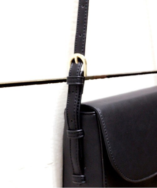 archives（アルシーヴ）の「○リングポイントショルダーバッグ（ショルダーバッグ・レディース・アイボリー/ブラック/レッド・MEDIUM）」の6枚目の写真