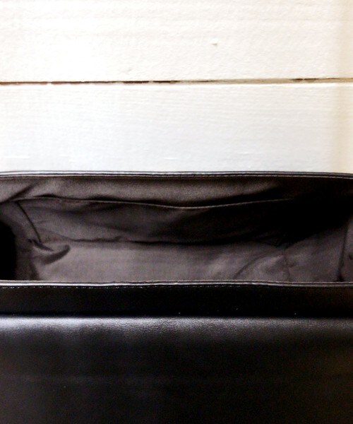 archives（アルシーヴ）の「○リングポイントショルダーバッグ（ショルダーバッグ・レディース・アイボリー/ブラック/レッド・MEDIUM）」の9枚目の写真