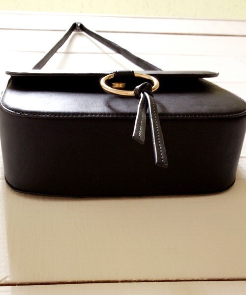 archives（アルシーヴ）の「○リングポイントショルダーバッグ（ショルダーバッグ・レディース・アイボリー/ブラック/レッド・MEDIUM）」の7枚目の写真