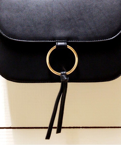 archives（アルシーヴ）の「○リングポイントショルダーバッグ（ショルダーバッグ・レディース・アイボリー/ブラック/レッド・MEDIUM）」の10枚目の写真