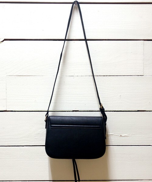 archives（アルシーヴ）の「○リングポイントショルダーバッグ（ショルダーバッグ・レディース・アイボリー/ブラック/レッド・MEDIUM）」の4枚目の写真