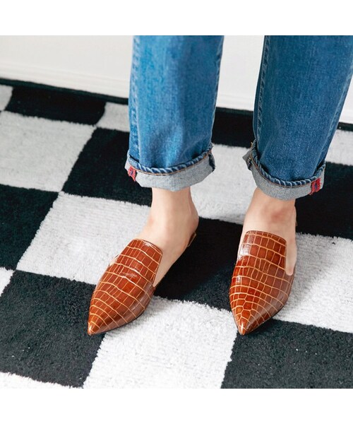 pelleterno（ペレテルノ）の「pelleterno(ペレテルノ) ポインテッドトゥラッフルスリッパスリッポン（ドレスシューズ・レディース・レッド/クロコ・37(23.5〜24.0)/38(24.0〜24.5)/39(24.5〜25.0)/37(23.5〜24.0)	）」の2枚目の写真