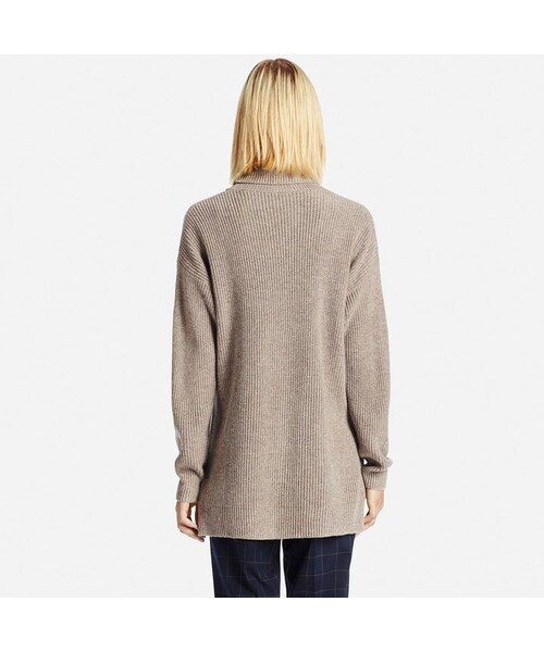UNIQLO（ユニクロ）の「Women Oversized Turtleneck Tunic（ニット/セーター・レディース・BROWN_35/GRAY_03/NAVY_69/OFF WHITE_01・XS/S/M/L）」の8枚目の写真